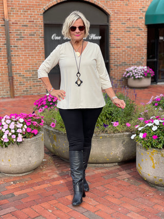LULU-B STONE TAILORED V SLEEVE TOP