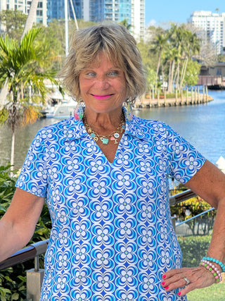 LULU B COASTAL BLOOM SHORT SLEEVE V-NECK COLLAR TOP