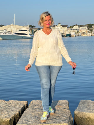LULU-B CABLE WHITE V- NECK SWEATER