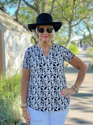 BLACK AND BEIGE SHORT SLEEVE