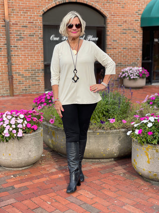 LULU-B STONE TAILORED V SLEEVE TOP