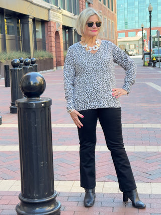 LULU-B CASHMERE CHEETAH V NECK TOP