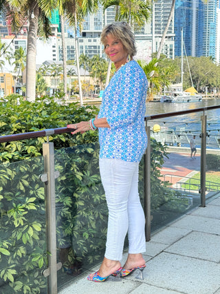 LULU B COASTAL BLOOM V NECK TOP