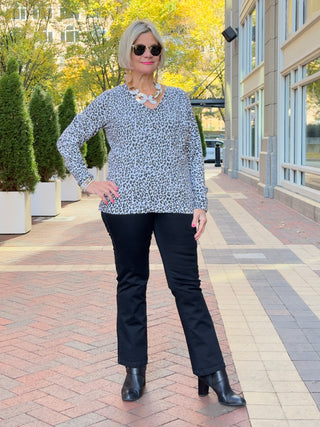 LULU-B CASHMERE CHEETAH V NECK TOP