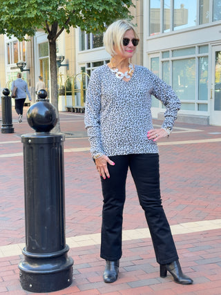LULU-B CASHMERE CHEETAH V NECK TOP