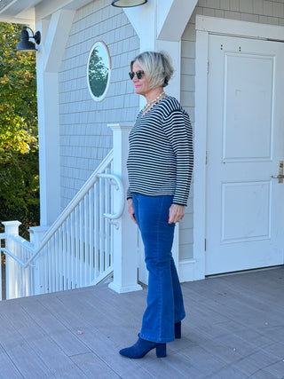 NAVY STRIPE V-Neck  TOP