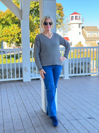 NAVY STRIPE V-Neck  TOP