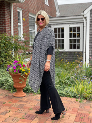 CITY CHIC BLACK AND WHITE KIMONO