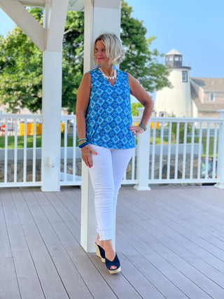 TAILORED BAHAMA TURTLE V-NECK TOP