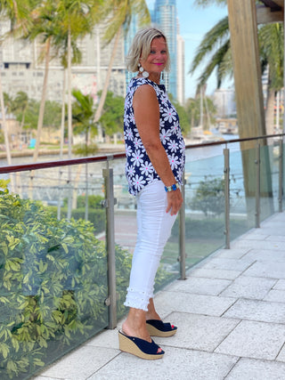 DAISY DAY SLEEVELESS V-NECK TOP - Cathys Place
