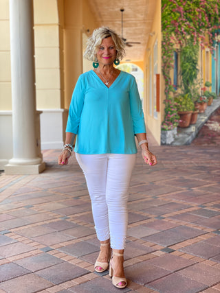 TAILORED AQUA SLEEVE V TOP