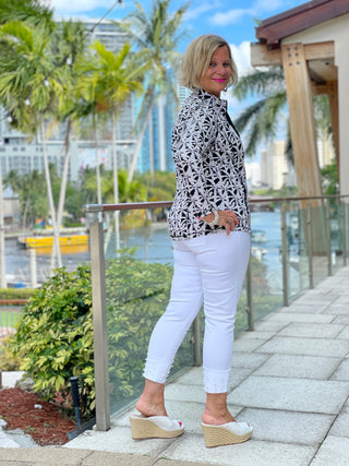 BLACK AND BEIGE ZIPPER JACKET
