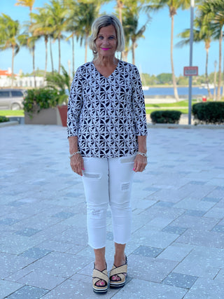 BLACK AND BEIGE V-NECK TOP