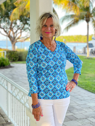 BAHAMA BLUE TURTLE V NECK