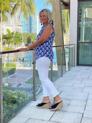 PINEAPPLE VACA SLEEVELESS V NECK