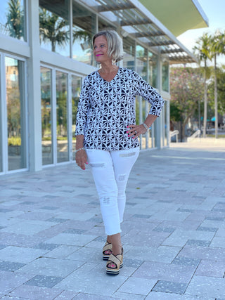 BLACK AND BEIGE V-NECK TOP