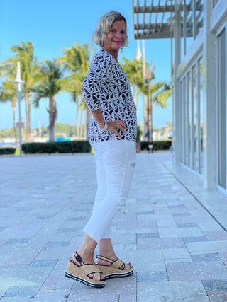 BLACK AND BEIGE V-NECK TOP