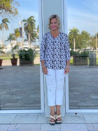 BLACK AND BEIGE V-NECK TOP