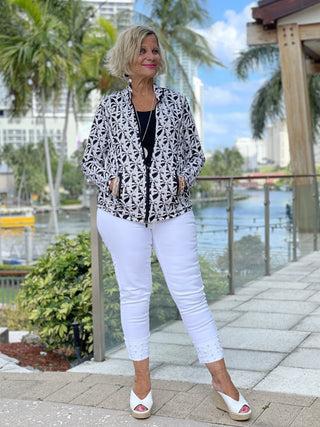 BLACK AND BEIGE ZIPPER JACKET